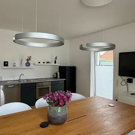 Moderne Mit Garten Apartment *