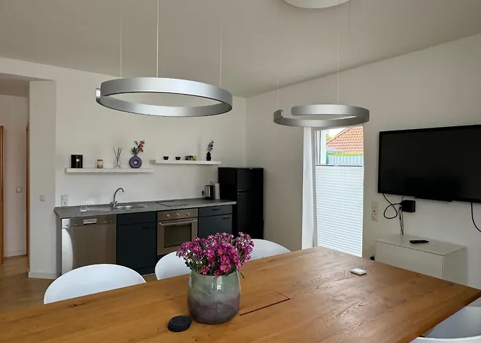 Moderne Mit Garten Appartement *